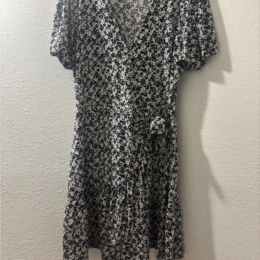 Michael Kors Black and White Floral Mini Dress - Picture 4 of 8
